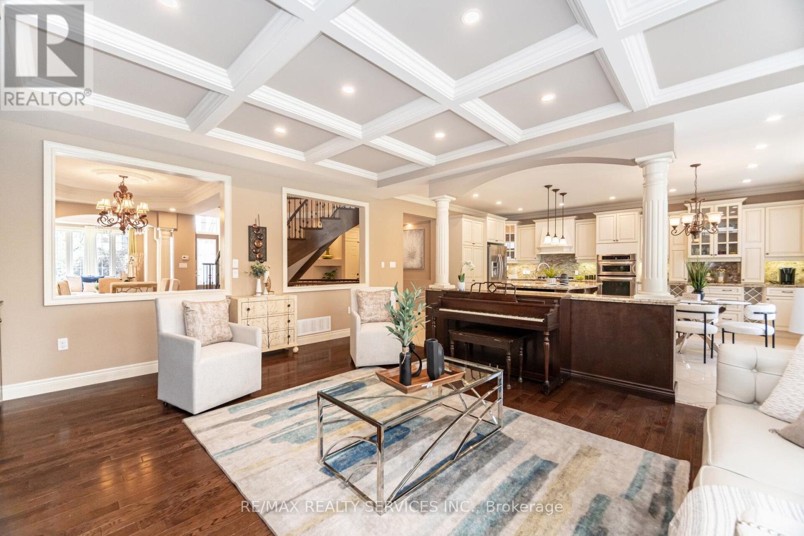 9 Lorupe Court, Hamilton, ON - Indoor Photo Showing Living Room