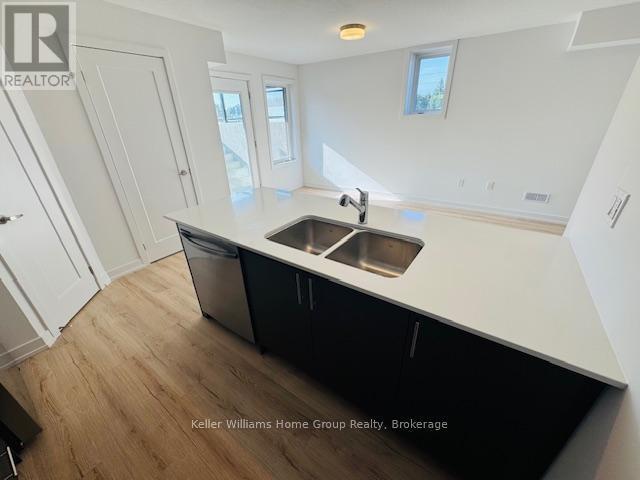 85 - 940 St David Street N, Centre Wellington (Fergus), ON - Indoor Photo Showing Kitchen With Double Sink