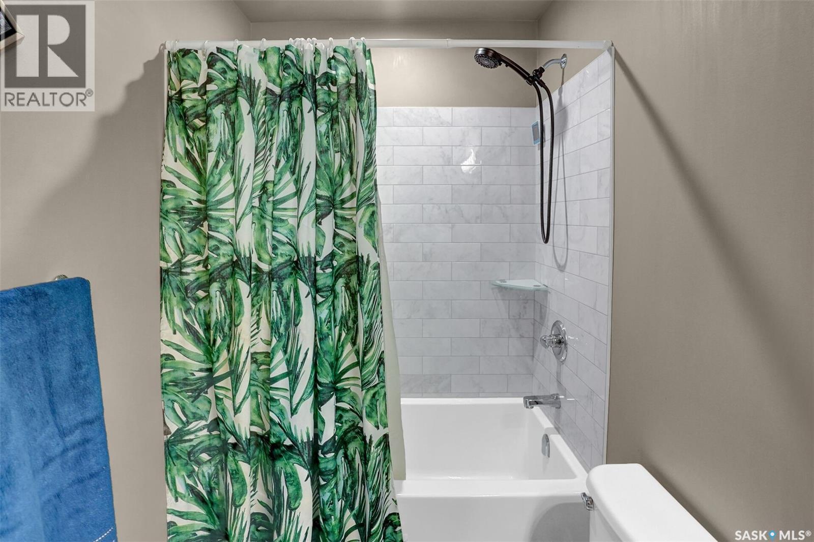 25 Hudson Drive, Pilot Butte, SK - Indoor Photo Showing Bathroom