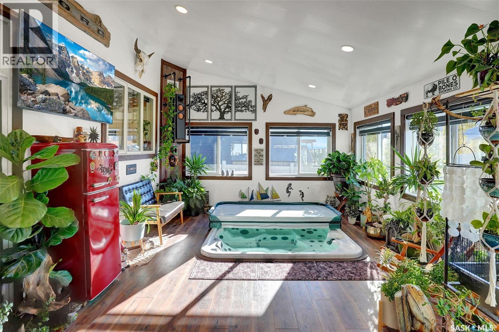 25 Hudson Drive, Pilot Butte, SK - Indoor Photo Showing Other Room