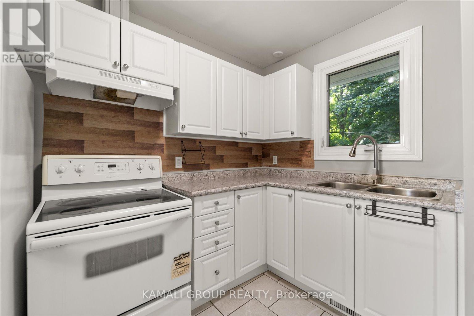 Overlooks Yard - Main - 188 St Vincent Street, Barrie, ON - Indoor Photo Showing Kitchen With Double Sink