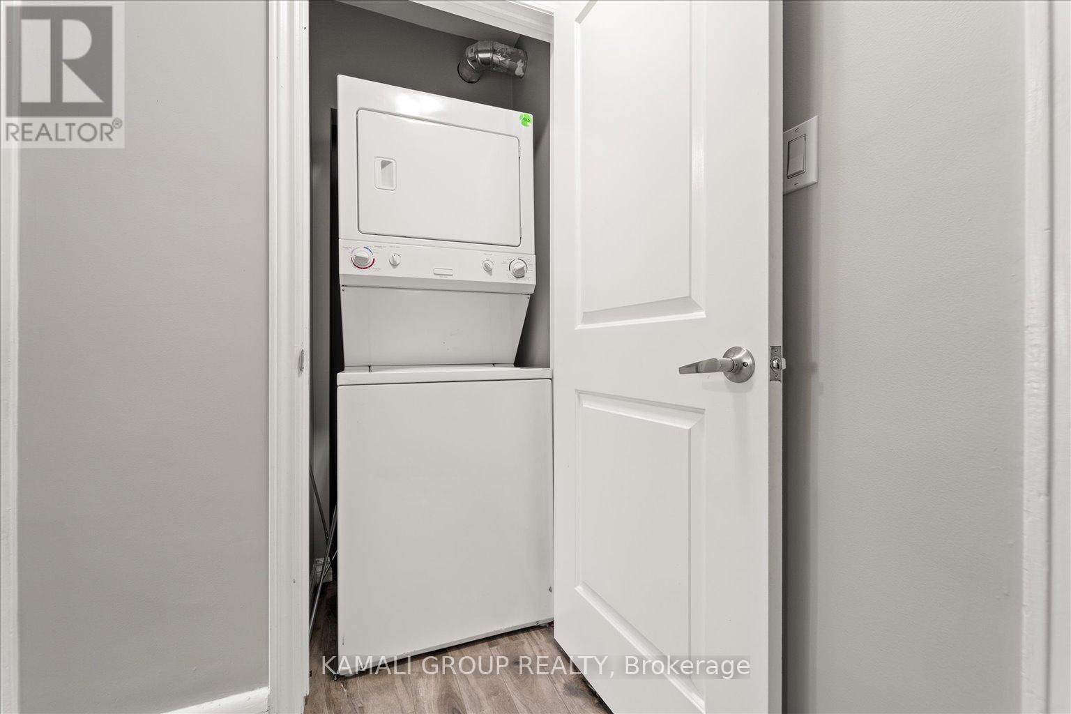 Private Ensuite Laundry - Main - 188 St Vincent Street, Barrie, ON - Indoor Photo Showing Laundry Room