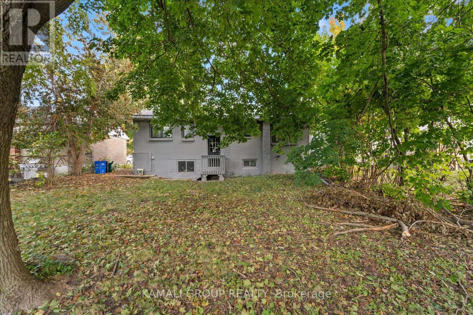 Large Yard - Main - 188 St Vincent Street, Barrie, ON - Outdoor