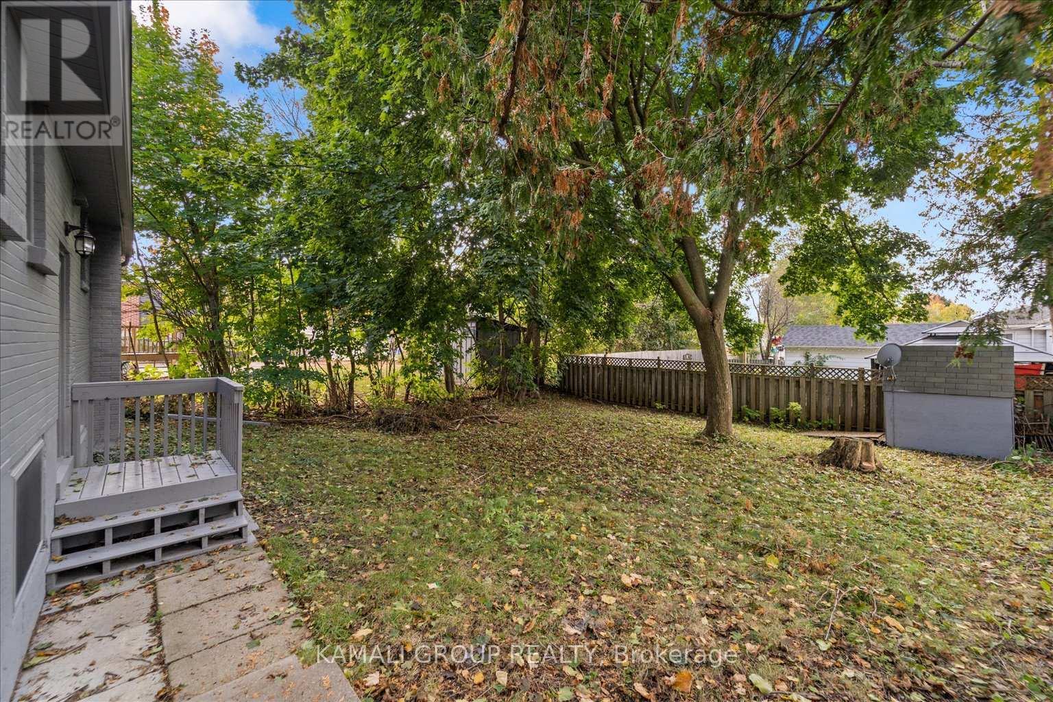 Large Yard - Main - 188 St Vincent Street, Barrie, ON - Outdoor