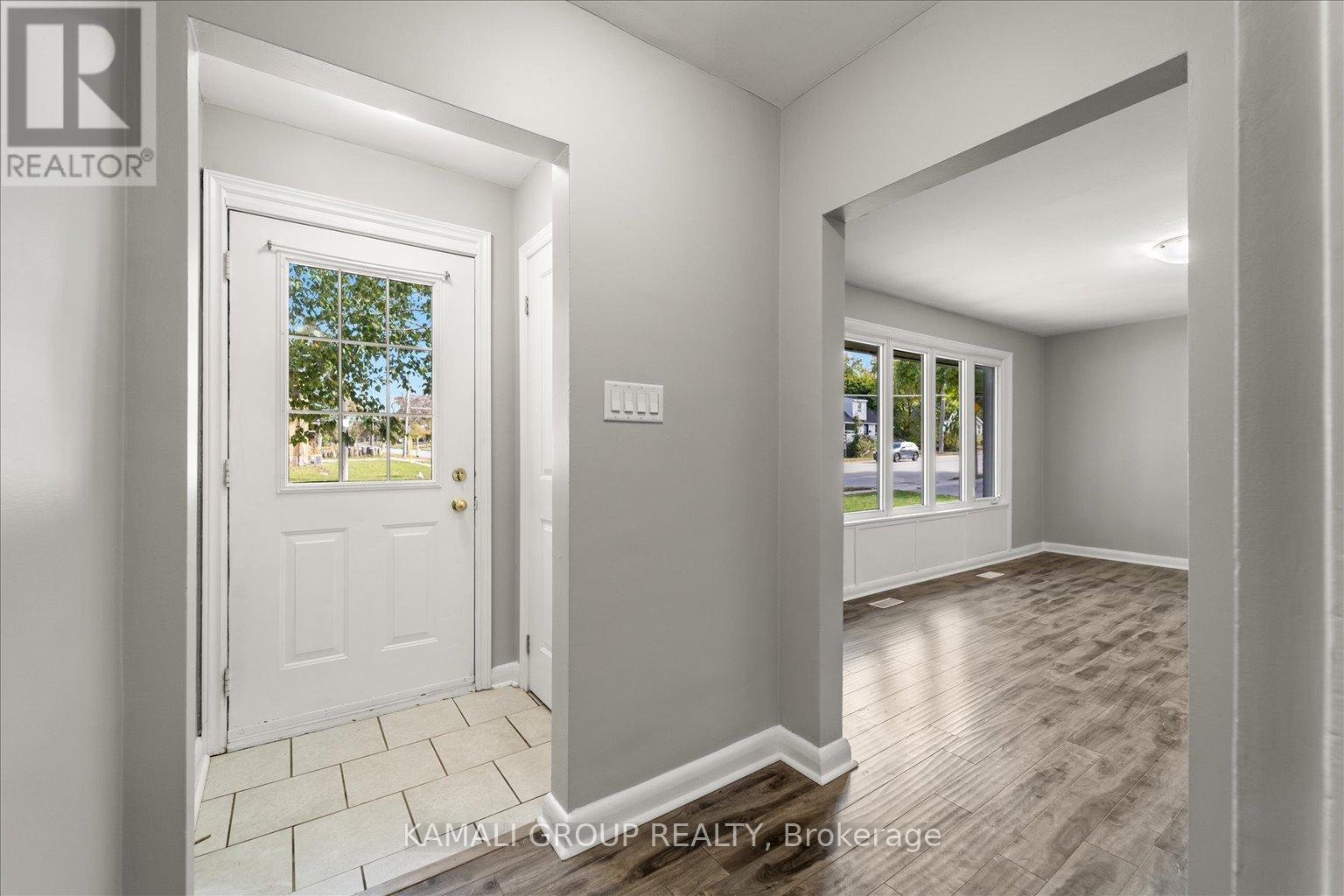 Front Foyer - Main - 188 St Vincent Street, Barrie, ON - Indoor Photo Showing Other Room