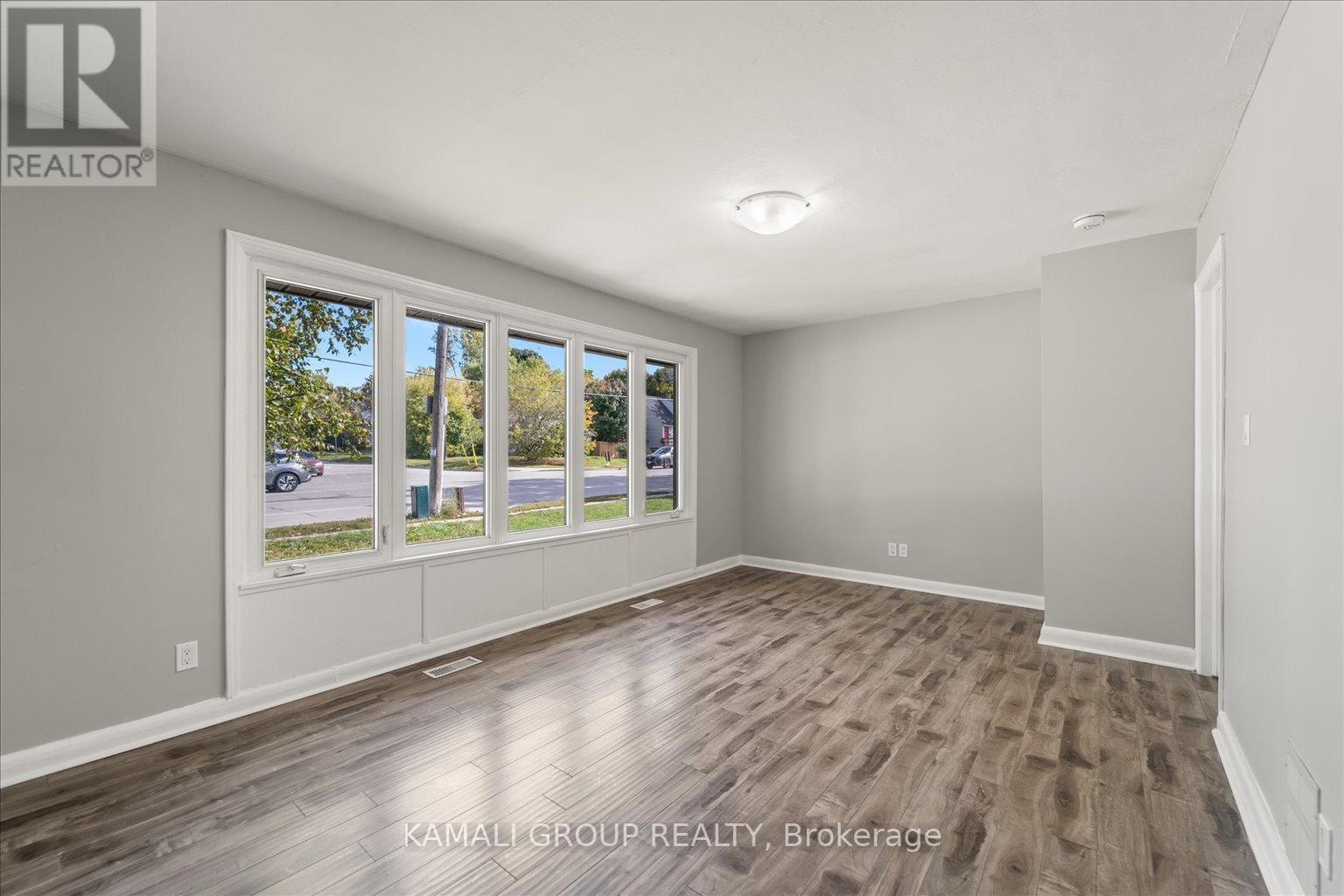 Large Front Windows - Main - 188 St Vincent Street, Barrie, ON - Indoor Photo Showing Other Room