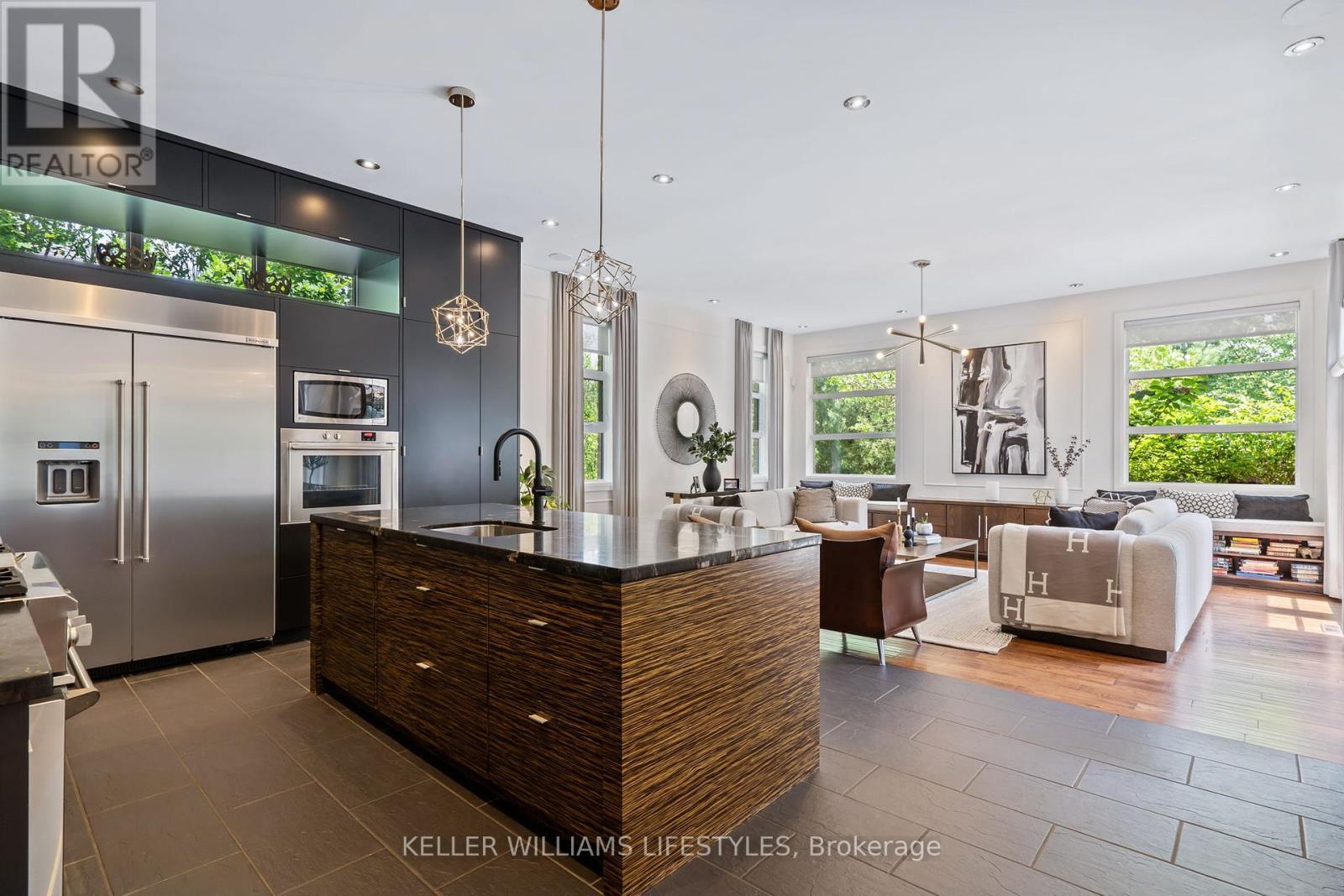 649 Valleystream Walk, London North (North R), ON - Indoor Photo Showing Kitchen With Upgraded Kitchen