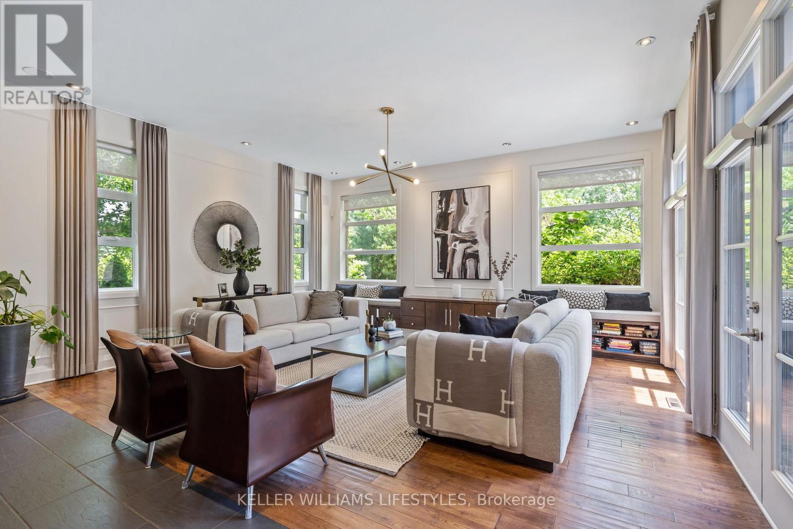 649 Valleystream Walk, London North (North R), ON - Indoor Photo Showing Living Room