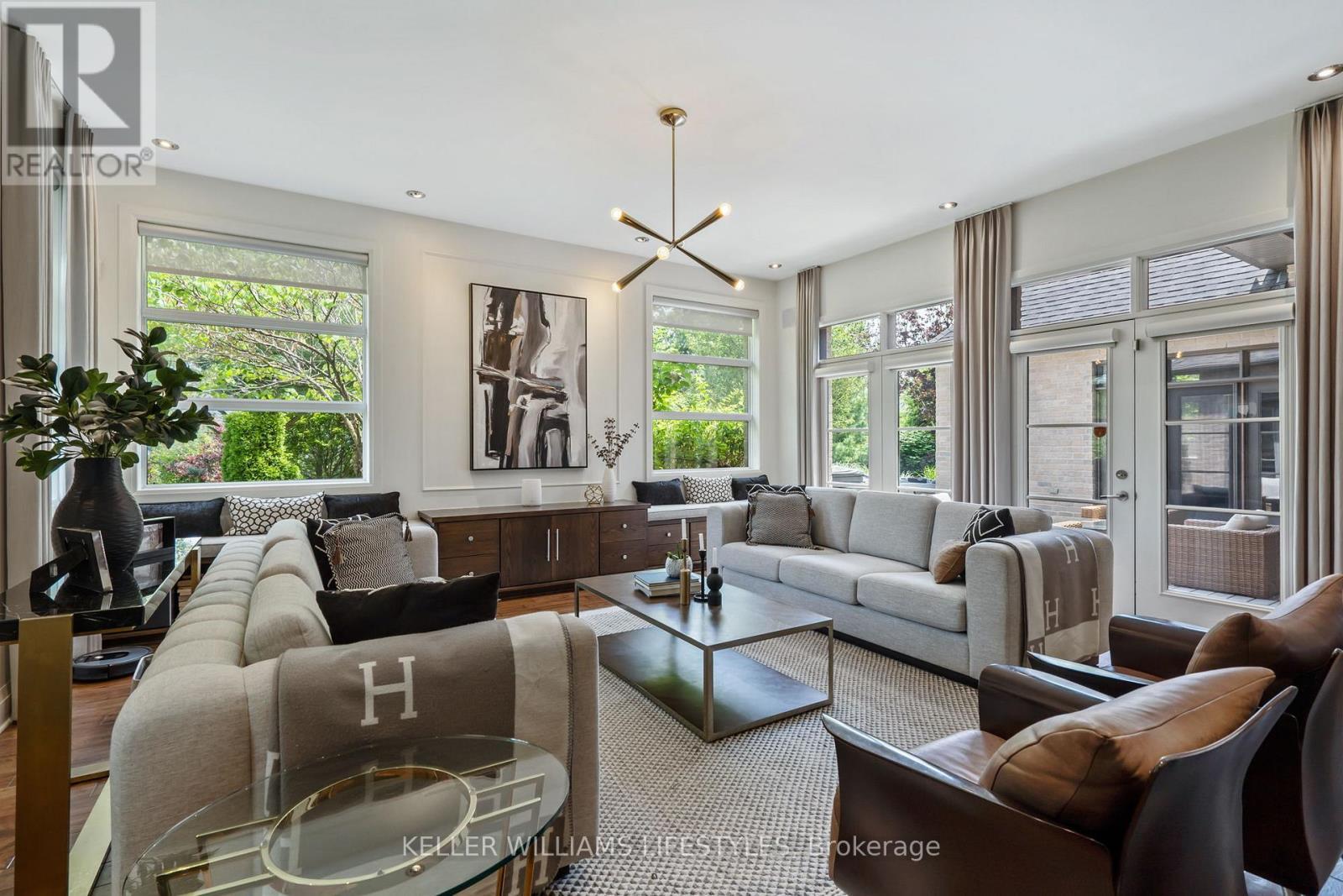 649 Valleystream Walk, London North (North R), ON - Indoor Photo Showing Living Room
