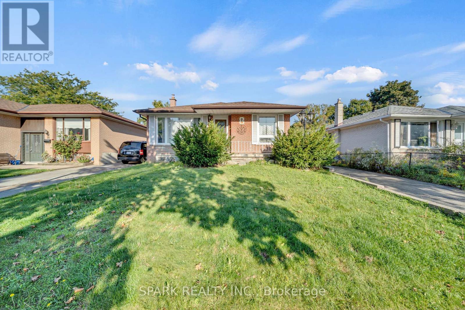 Upper - 16 Horwood Drive, Brampton, ON - Outdoor