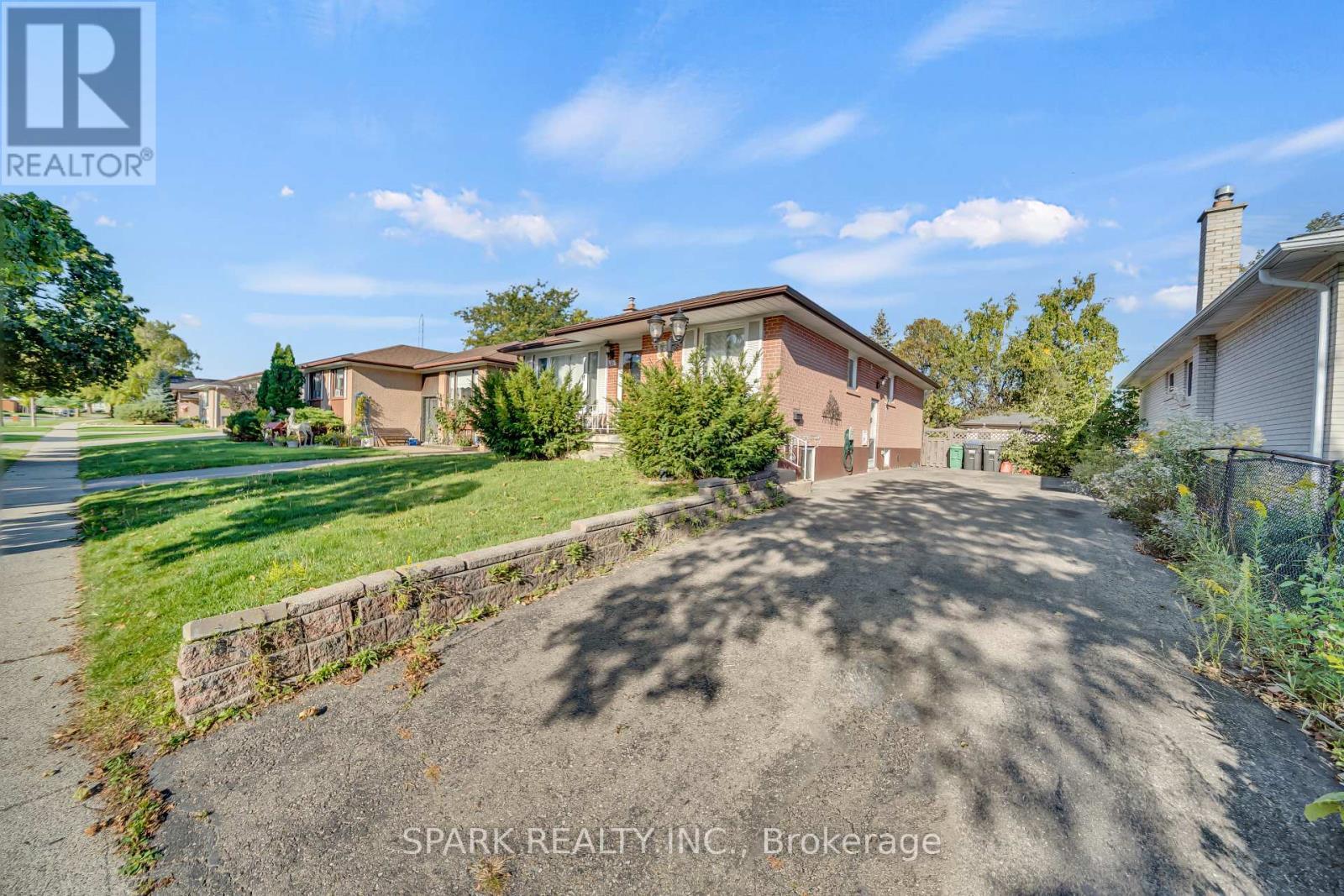 Upper - 16 Horwood Drive, Brampton, ON - Outdoor