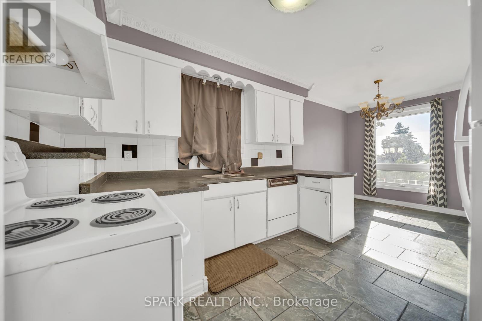 Upper - 16 Horwood Drive, Brampton, ON - Indoor Photo Showing Kitchen
