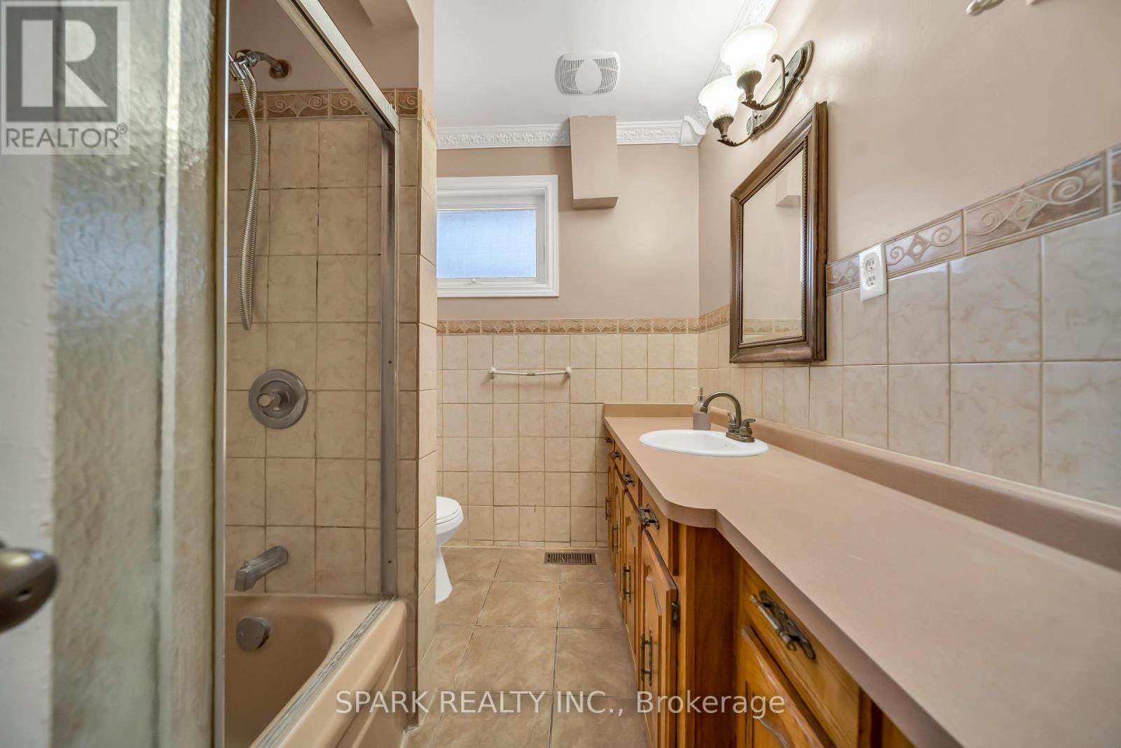 Upper - 16 Horwood Drive, Brampton, ON - Indoor Photo Showing Bathroom