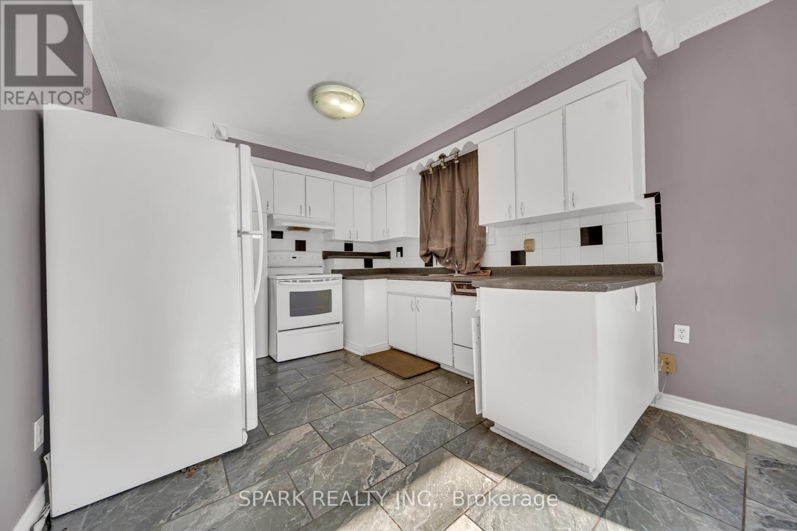 Upper - 16 Horwood Drive, Brampton, ON - Indoor Photo Showing Kitchen