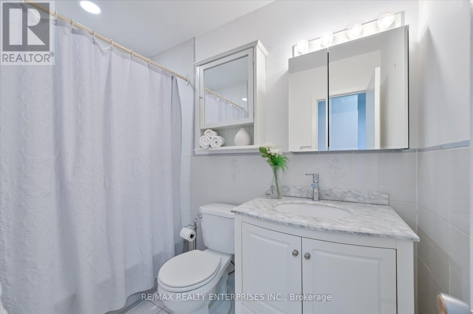 1544 Swanage Crescent, Mississauga, ON - Indoor Photo Showing Bathroom