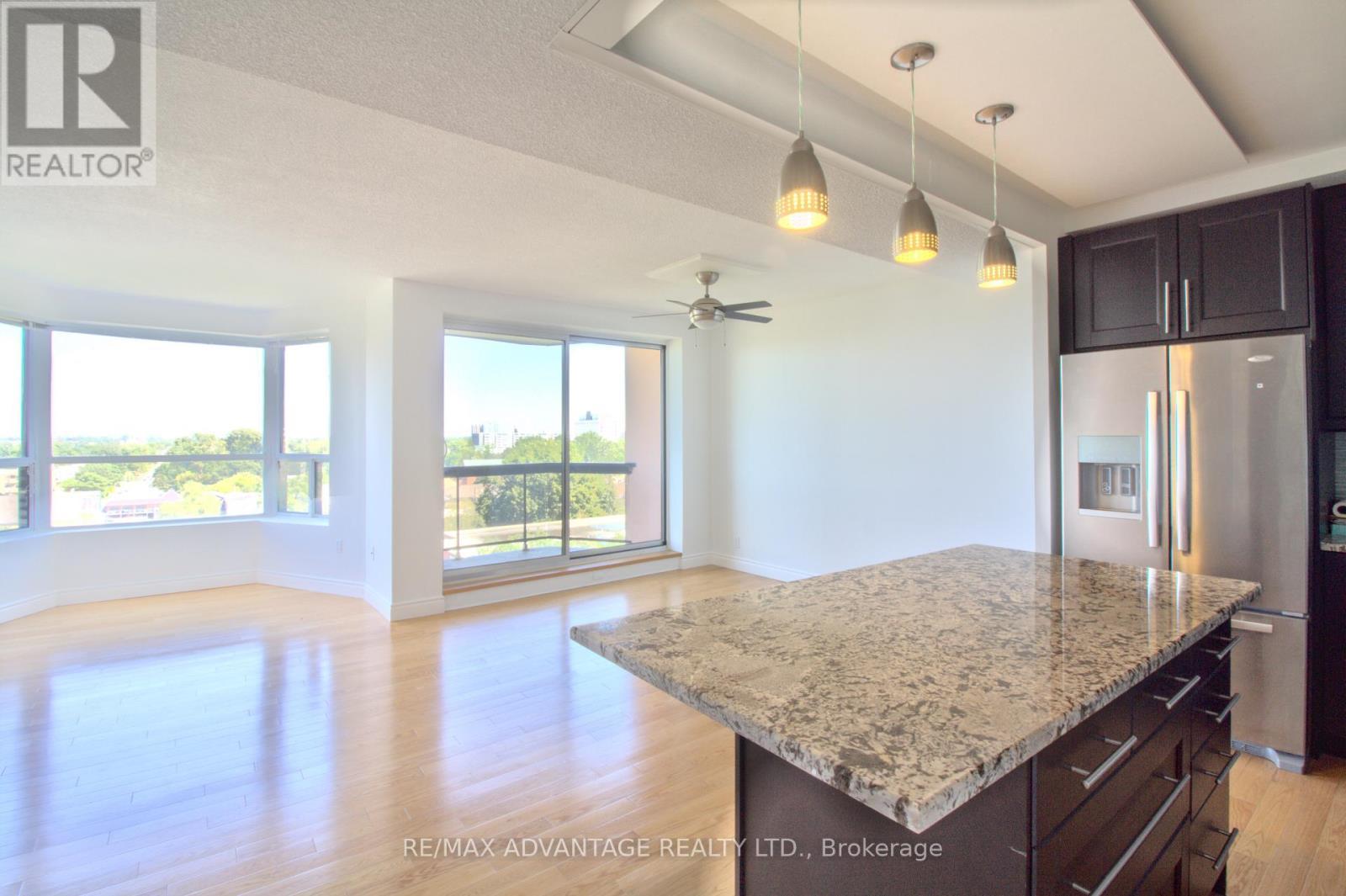 1004 - 600 Talbot Street, London East (East F), ON - Indoor Photo Showing Kitchen With Upgraded Kitchen