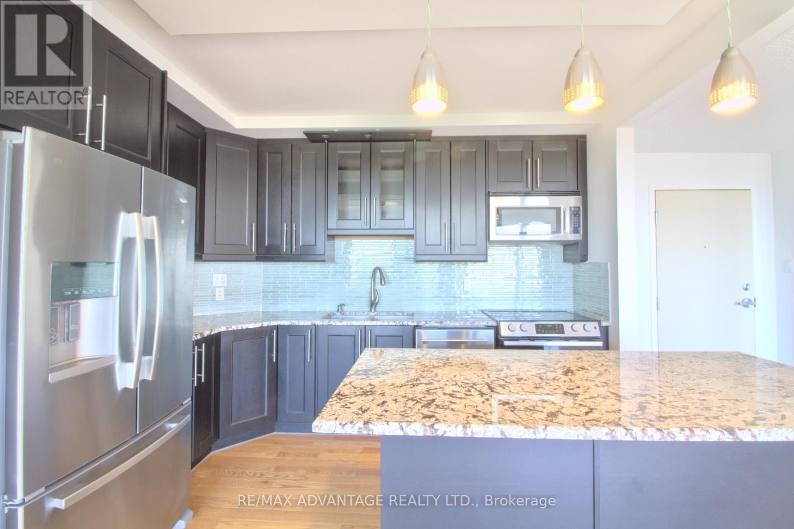 1004 - 600 Talbot Street, London East (East F), ON - Indoor Photo Showing Kitchen With Upgraded Kitchen