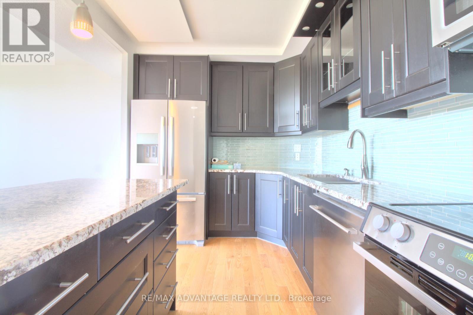 1004 - 600 Talbot Street, London East (East F), ON - Indoor Photo Showing Kitchen With Upgraded Kitchen