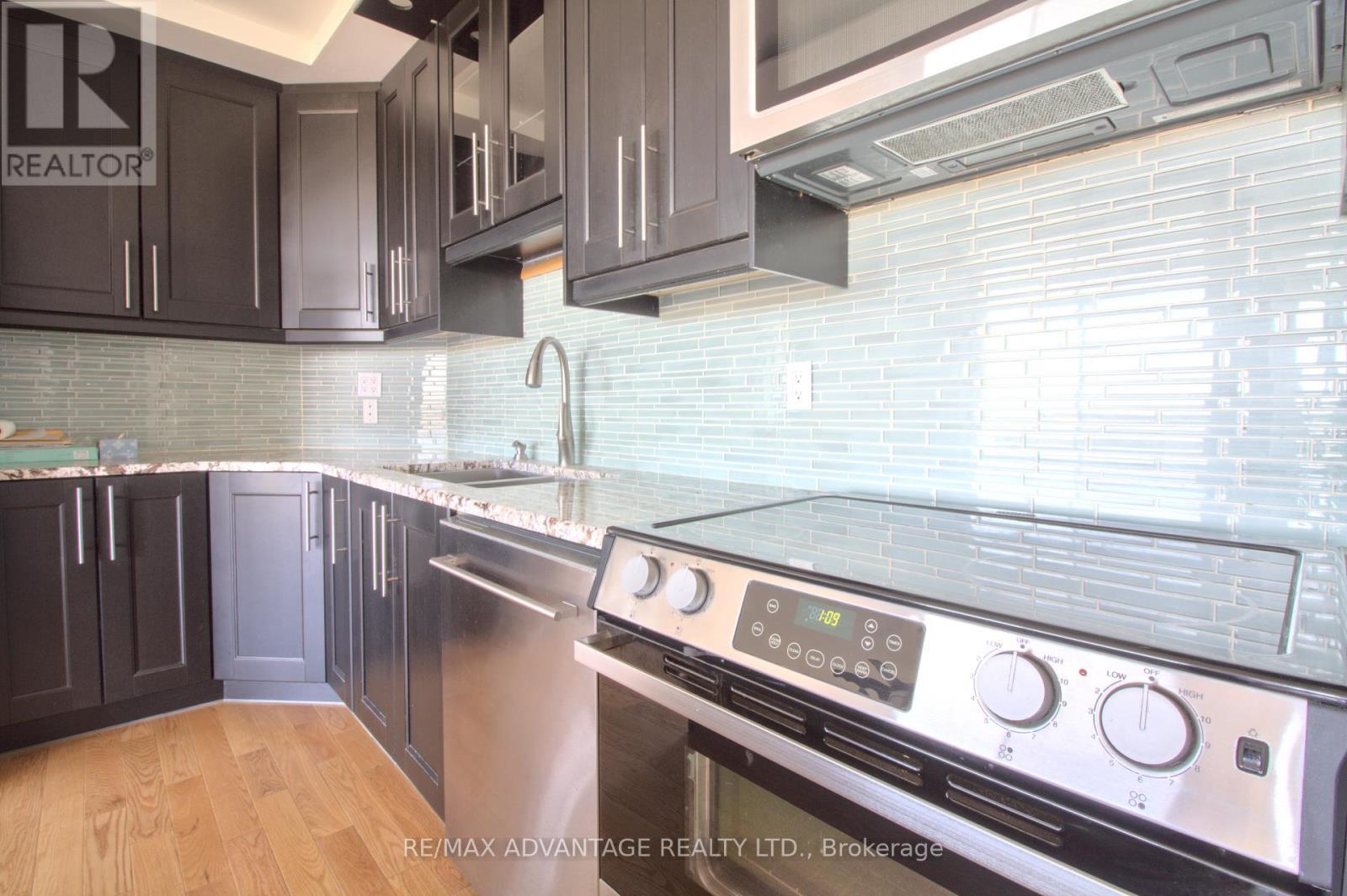 1004 - 600 Talbot Street, London East (East F), ON - Indoor Photo Showing Kitchen With Upgraded Kitchen