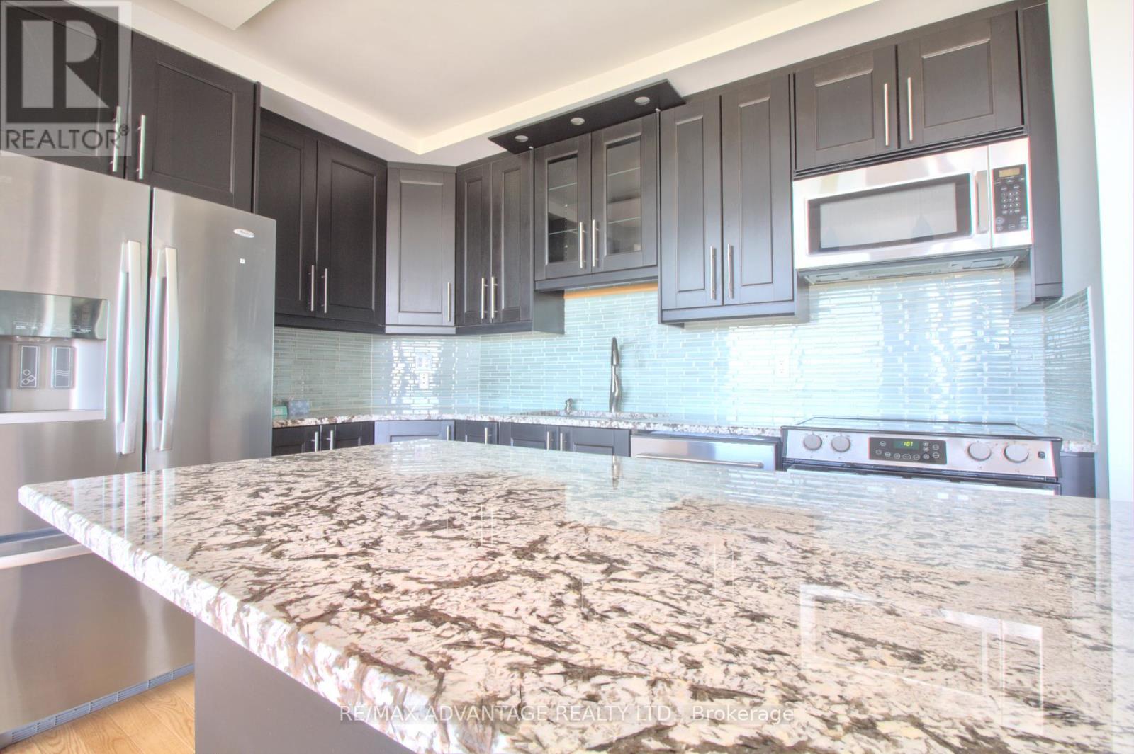 1004 - 600 Talbot Street, London East (East F), ON - Indoor Photo Showing Kitchen With Upgraded Kitchen
