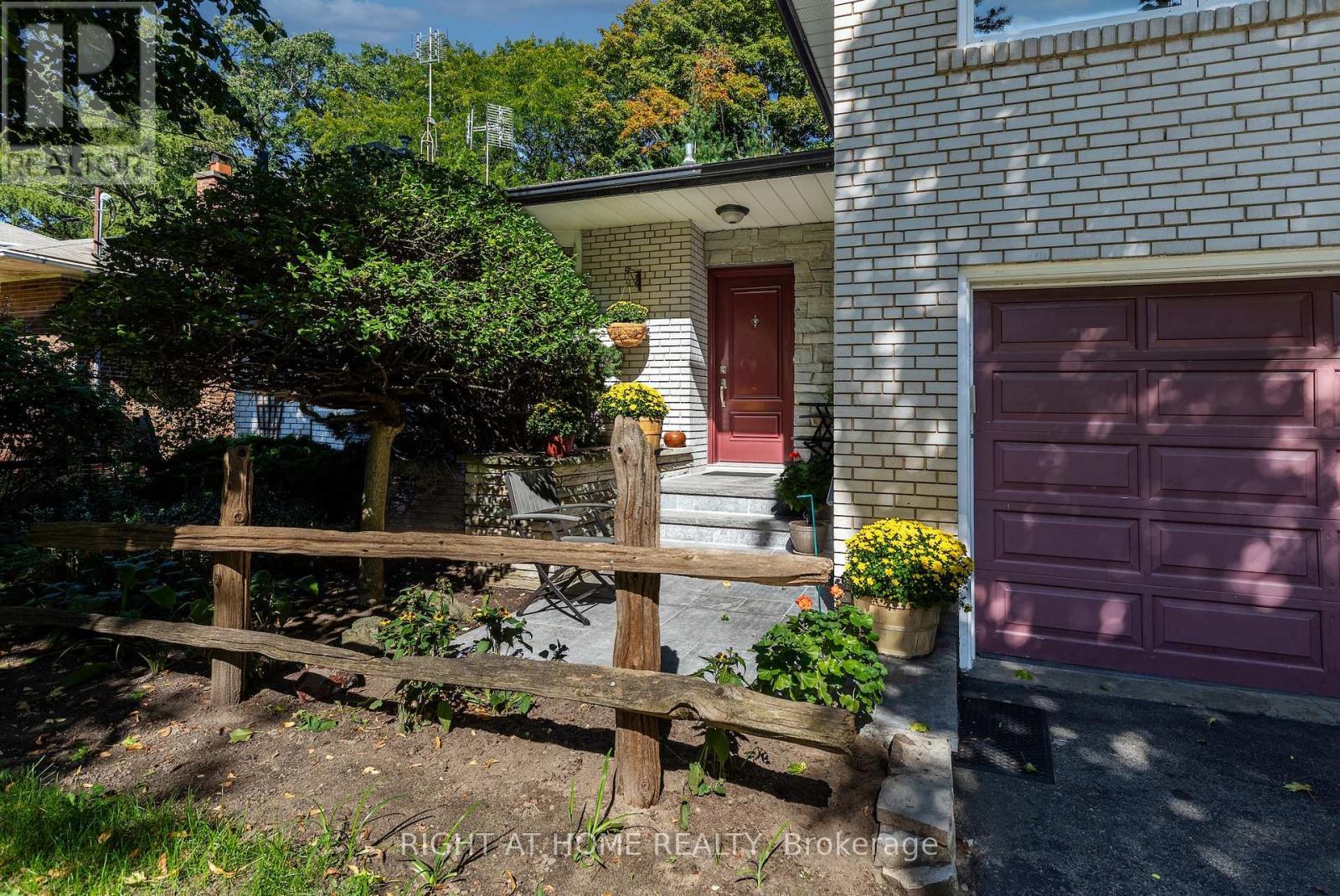 3325 Enniskillen Circle, Mississauga, ON - Outdoor