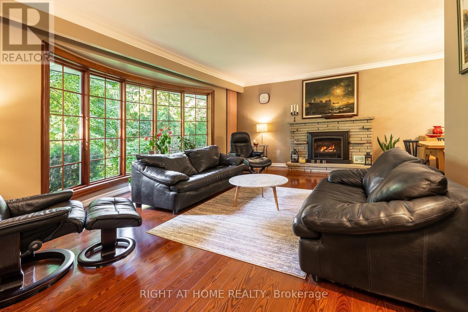 3325 Enniskillen Circle, Mississauga, ON - Indoor Photo Showing Living Room With Fireplace