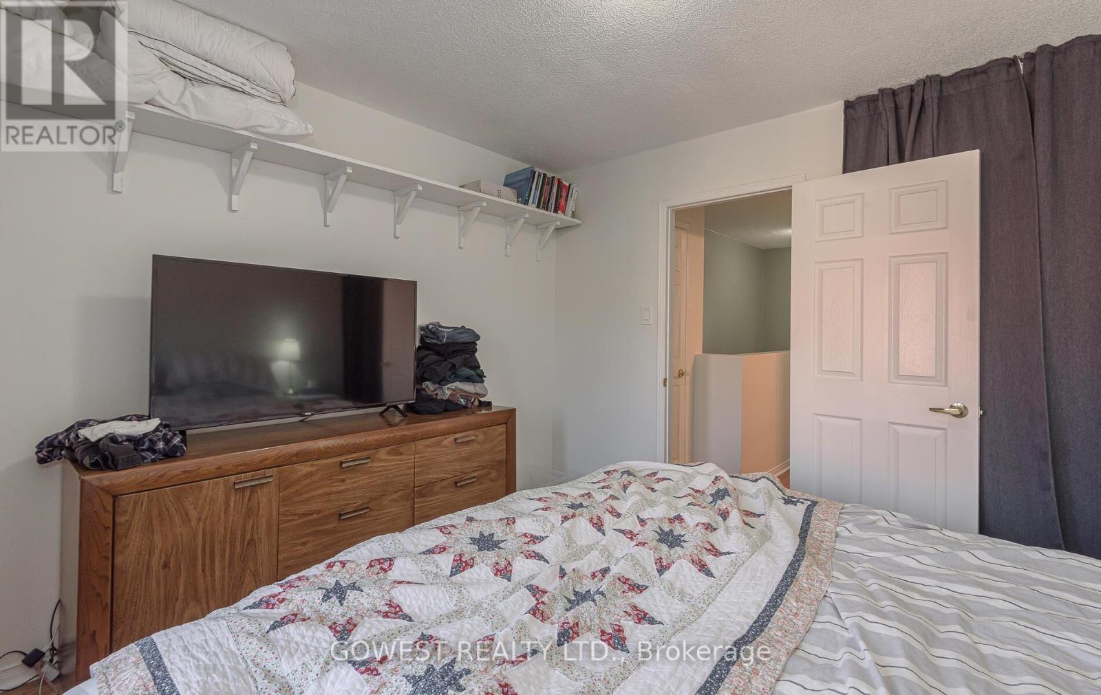 B - 1538 Dupont Street, Toronto, ON - Indoor Photo Showing Bedroom