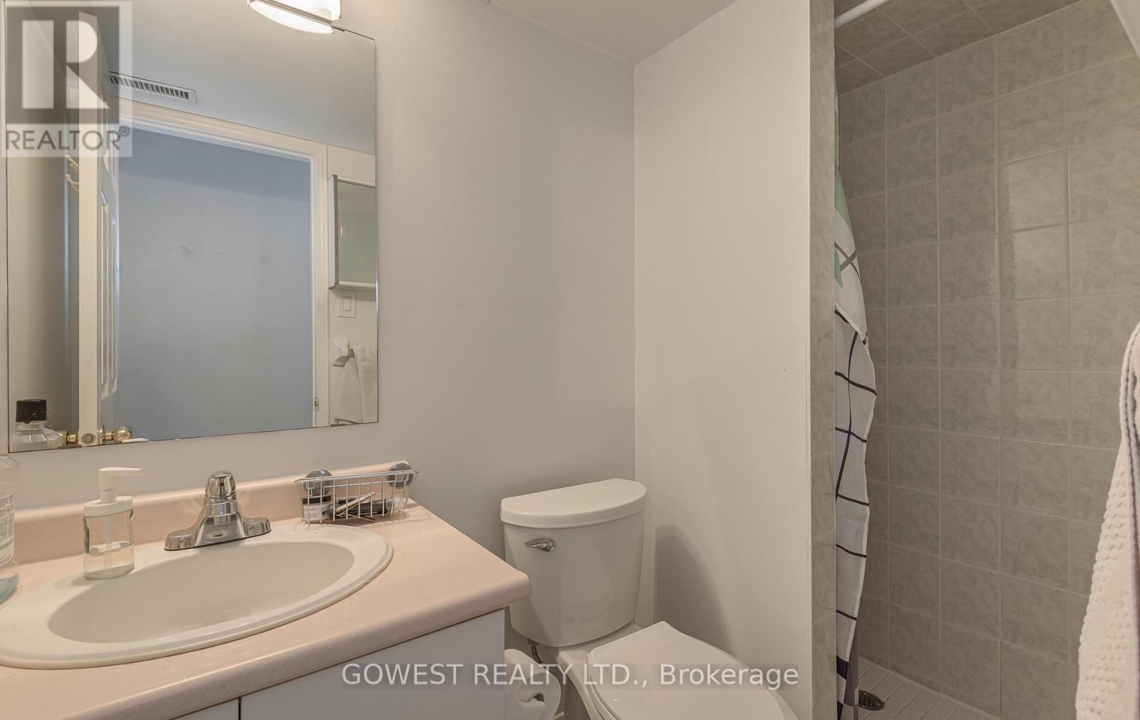 B - 1538 Dupont Street, Toronto, ON - Indoor Photo Showing Bathroom