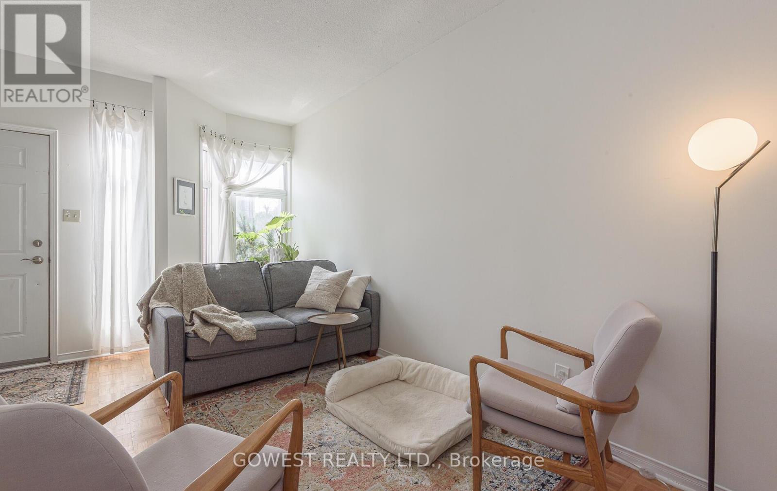 B - 1538 Dupont Street, Toronto, ON - Indoor Photo Showing Living Room