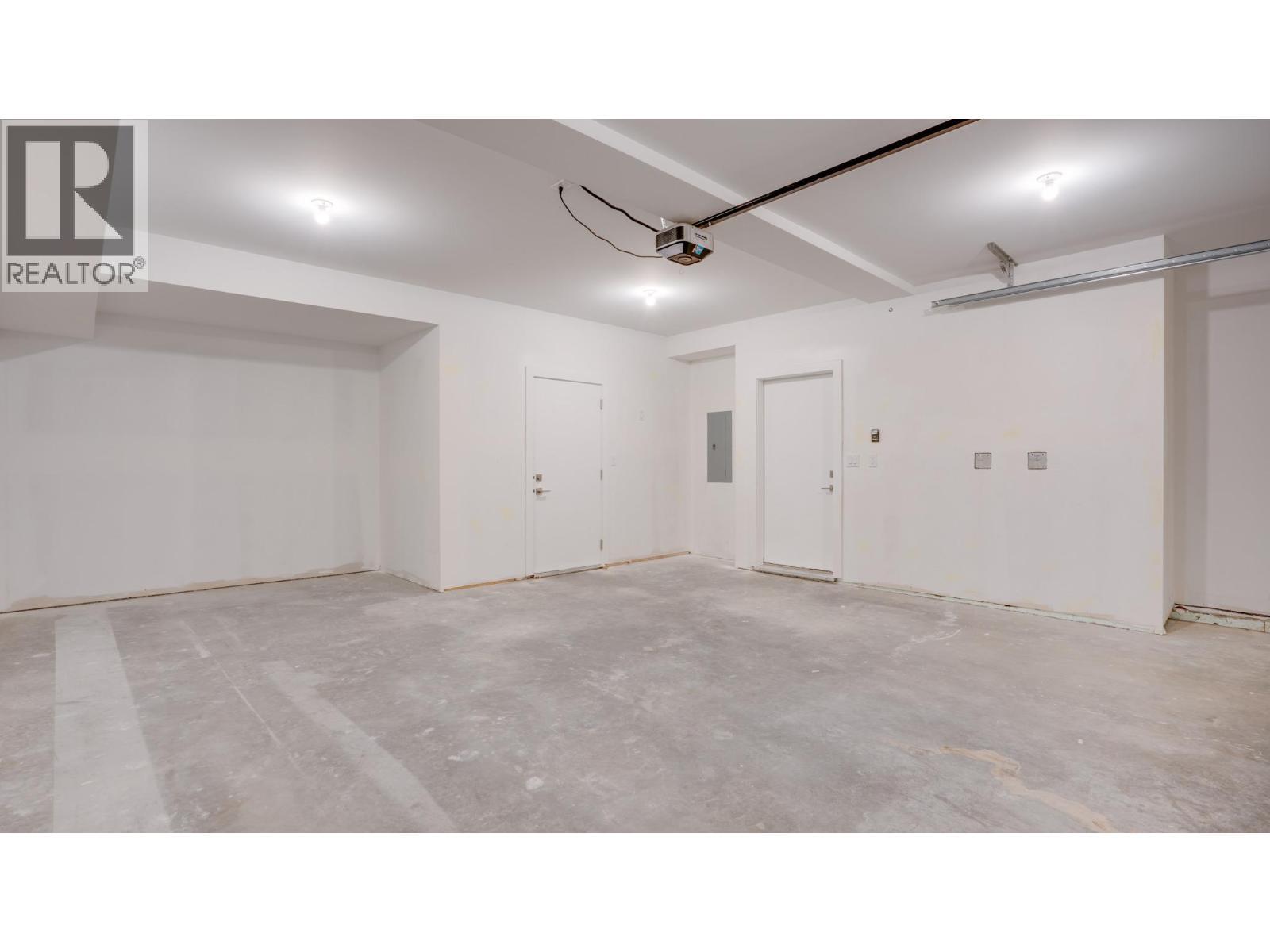 5705 Heritage Drive Unit# 5, Vernon, BC - Indoor Photo Showing Garage