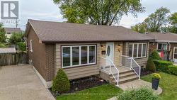 58 GOLDFINCH ROAD  Hamilton, ON L9A 3W7