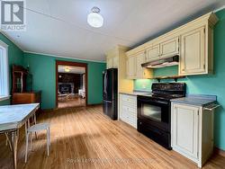 Plenty of storage including large pot drawers. -