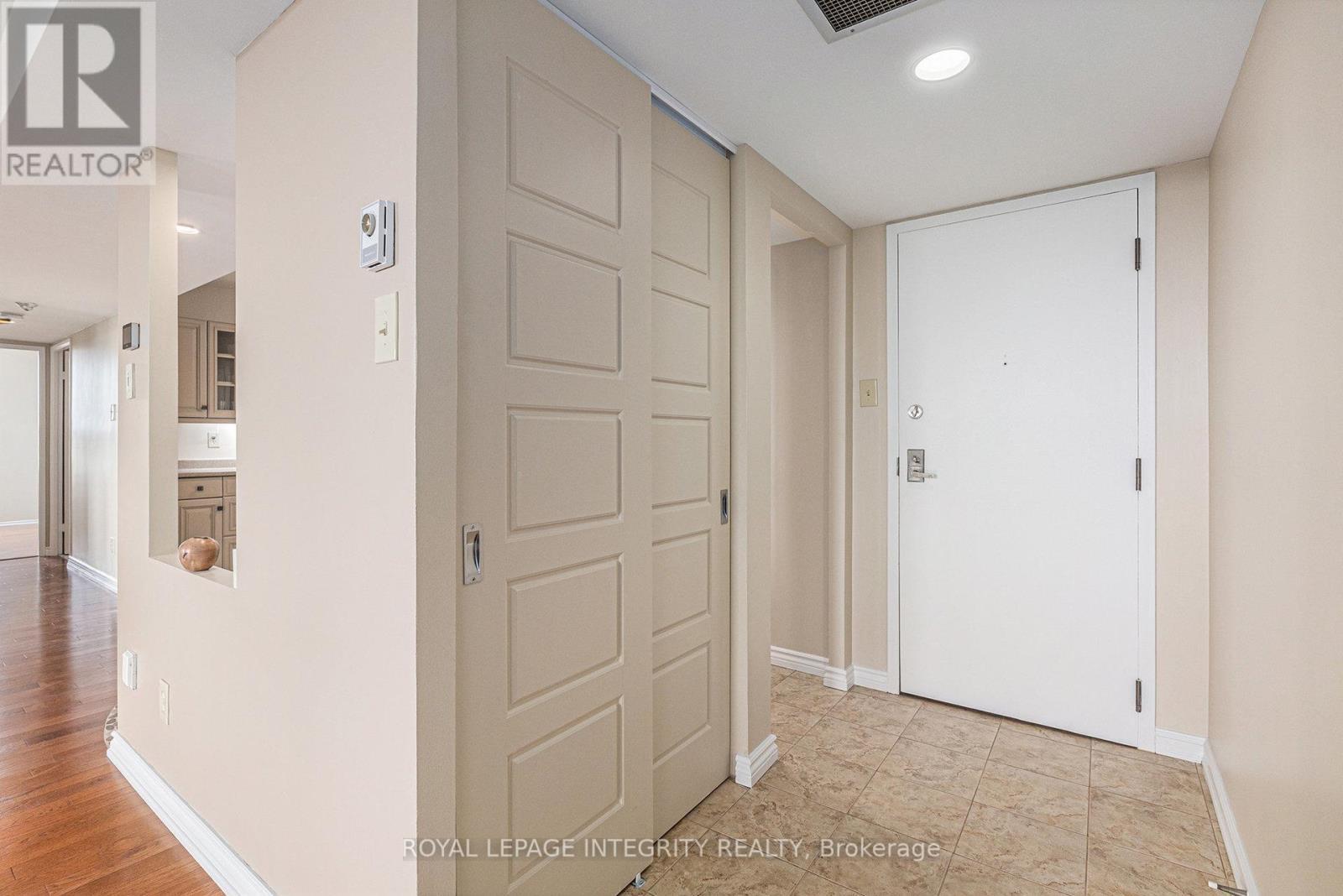 602 - 50 Emmerson Avenue, Ottawa, ON - Indoor Photo Showing Other Room