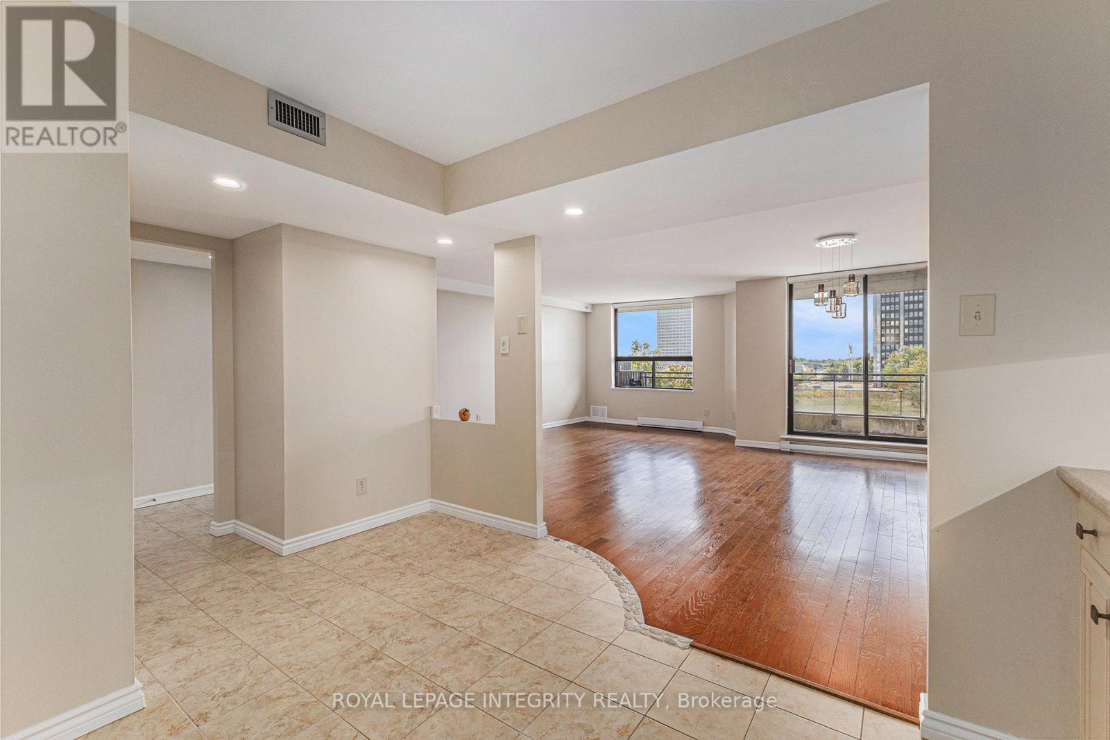 602 - 50 Emmerson Avenue, Ottawa, ON - Indoor Photo Showing Other Room