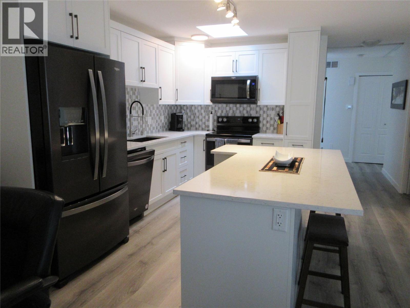 415 Commonwealth Road Unit# 3622, Kelowna, BC - Indoor Photo Showing Kitchen With Upgraded Kitchen