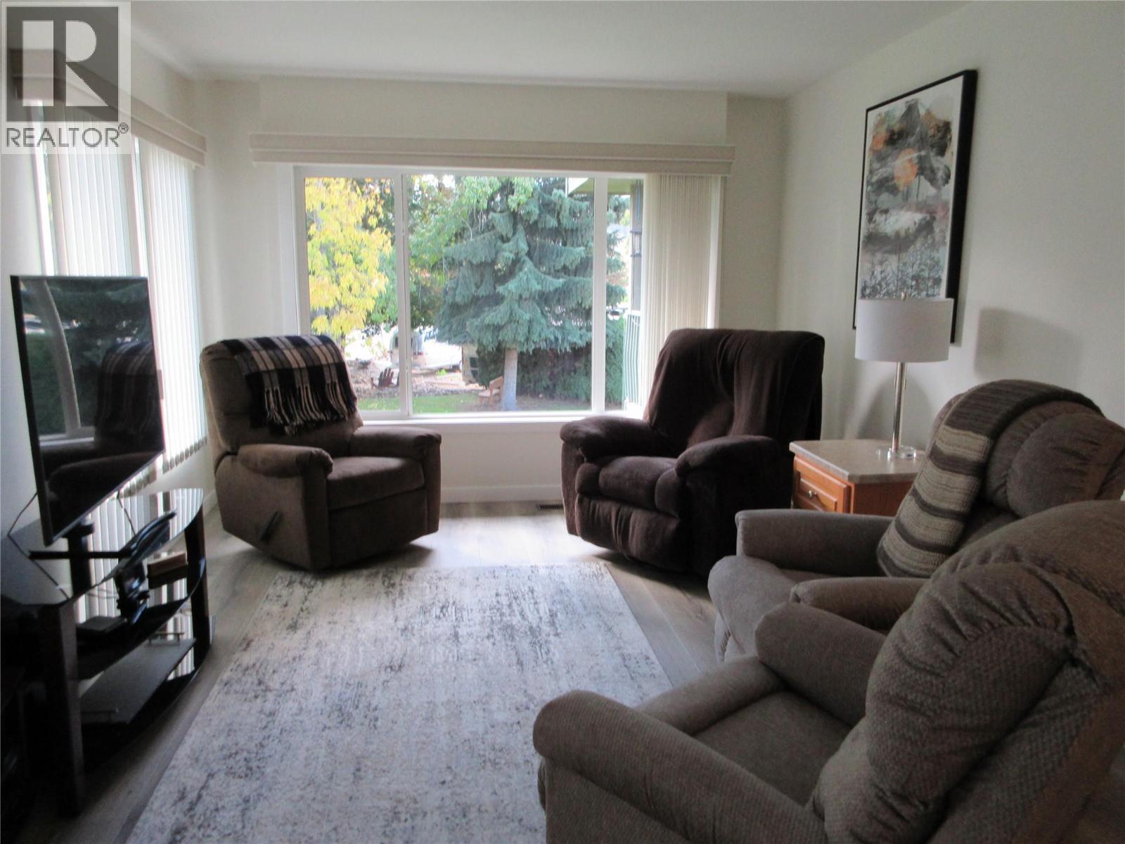415 Commonwealth Road Unit# 3622, Kelowna, BC - Indoor Photo Showing Living Room