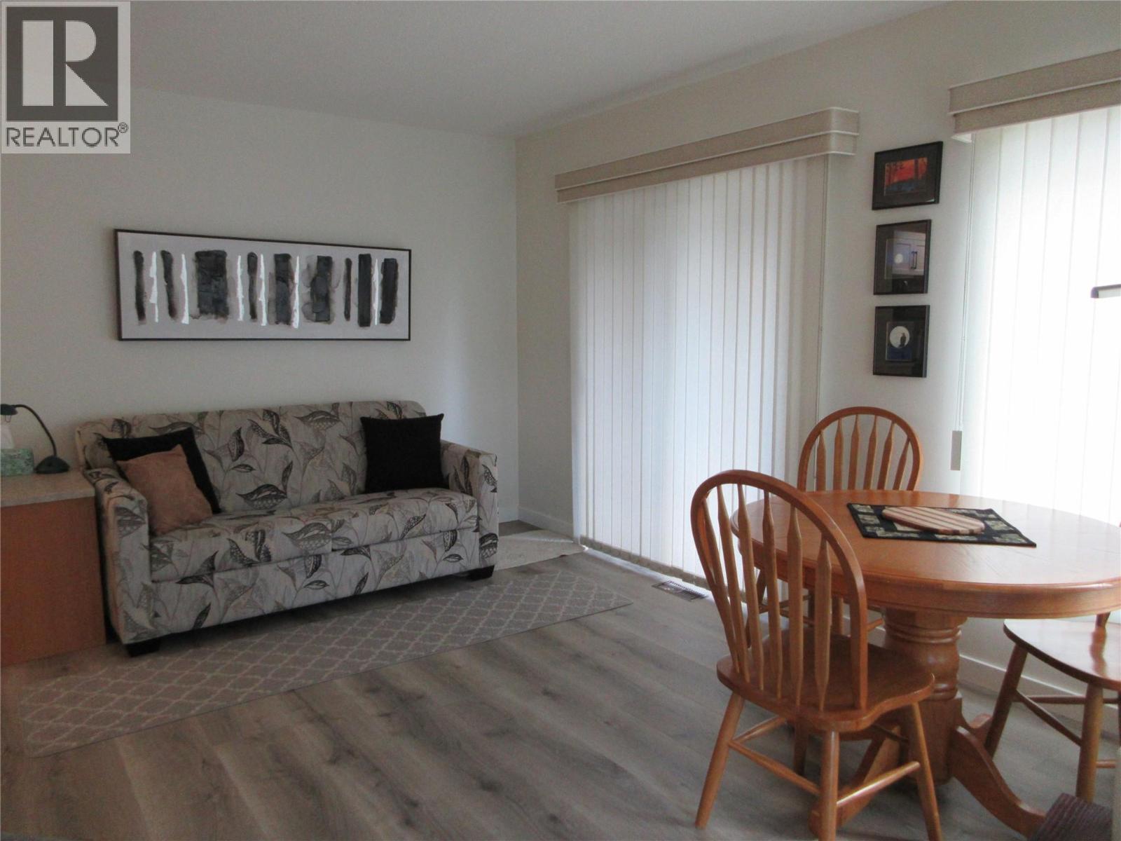 415 Commonwealth Road Unit# 3622, Kelowna, BC - Indoor Photo Showing Living Room