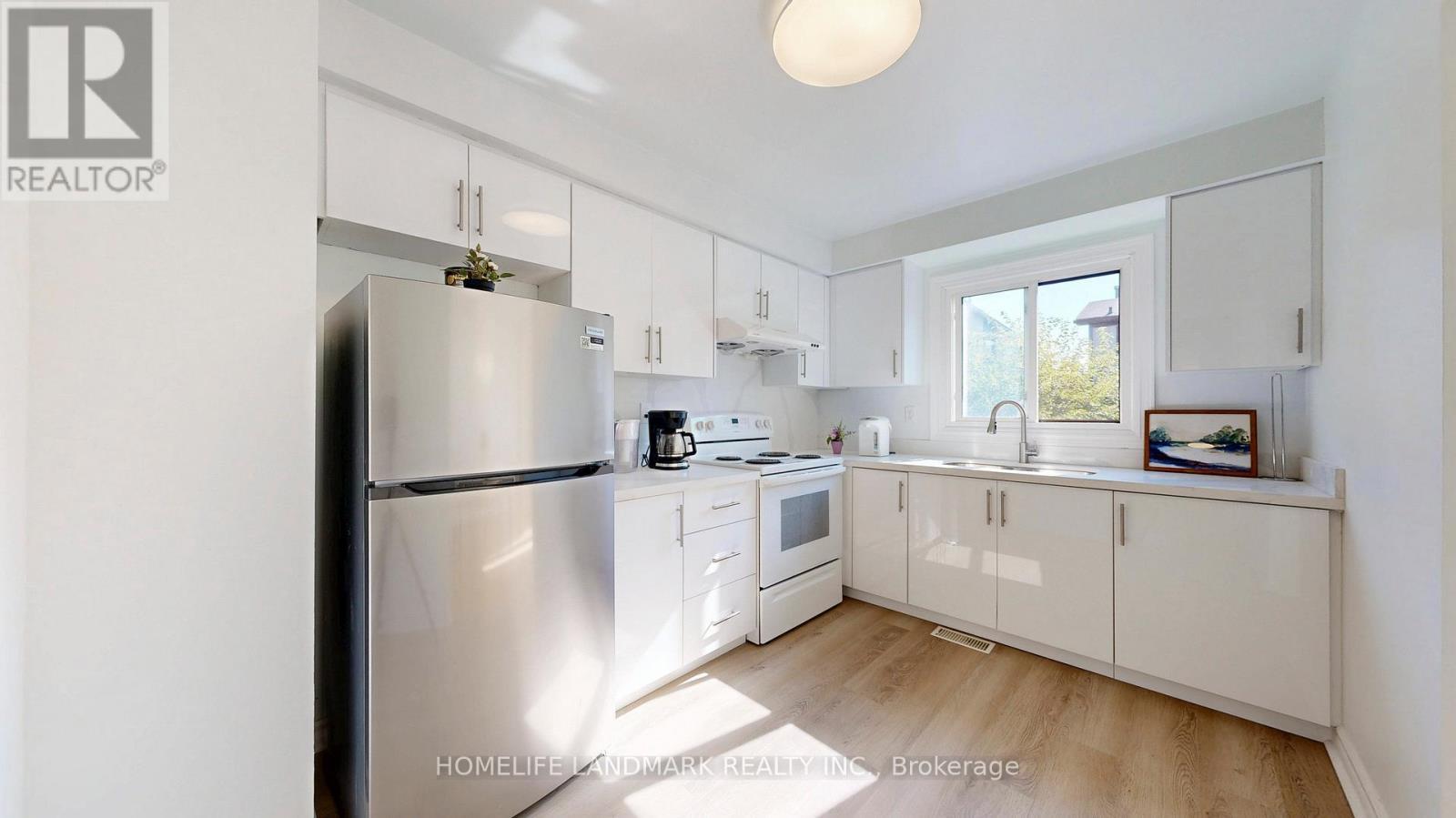 19 Fundy Bay Boulevard, Toronto, ON - Indoor Photo Showing Kitchen