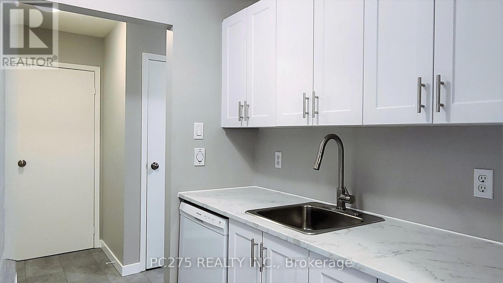 51 - 136 Conway Drive, London South (South X), ON - Indoor Photo Showing Kitchen