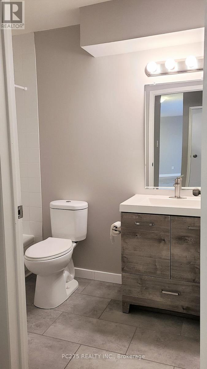 51 - 136 Conway Drive, London South (South X), ON - Indoor Photo Showing Bathroom