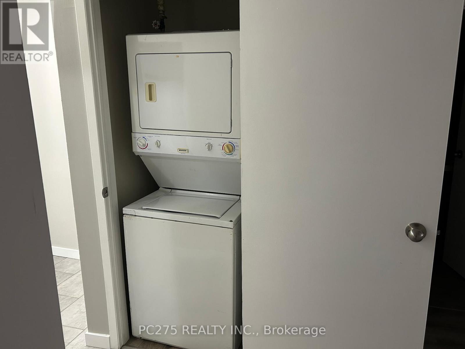 51 - 136 Conway Drive, London South (South X), ON - Indoor Photo Showing Laundry Room