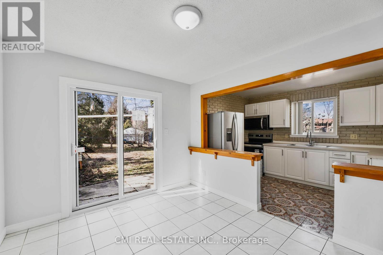 17 Maplestone Avenue, Sarnia, ON - Indoor Photo Showing Kitchen