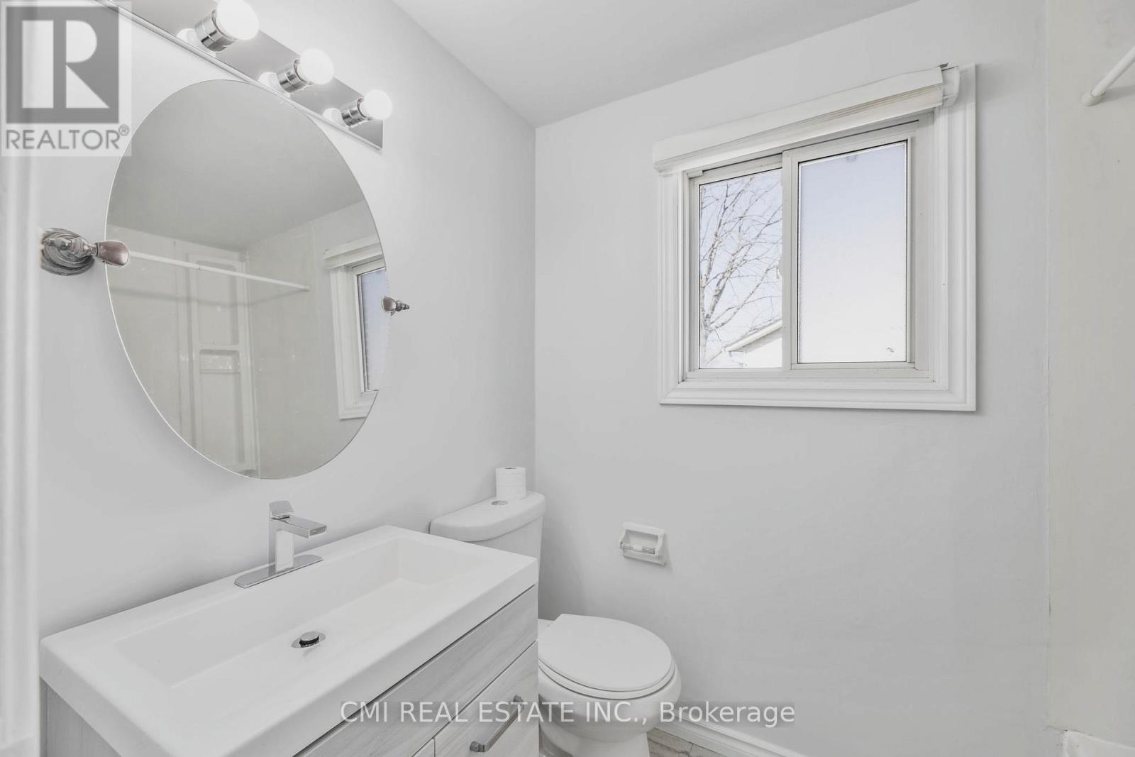 17 Maplestone Avenue, Sarnia, ON - Indoor Photo Showing Bathroom