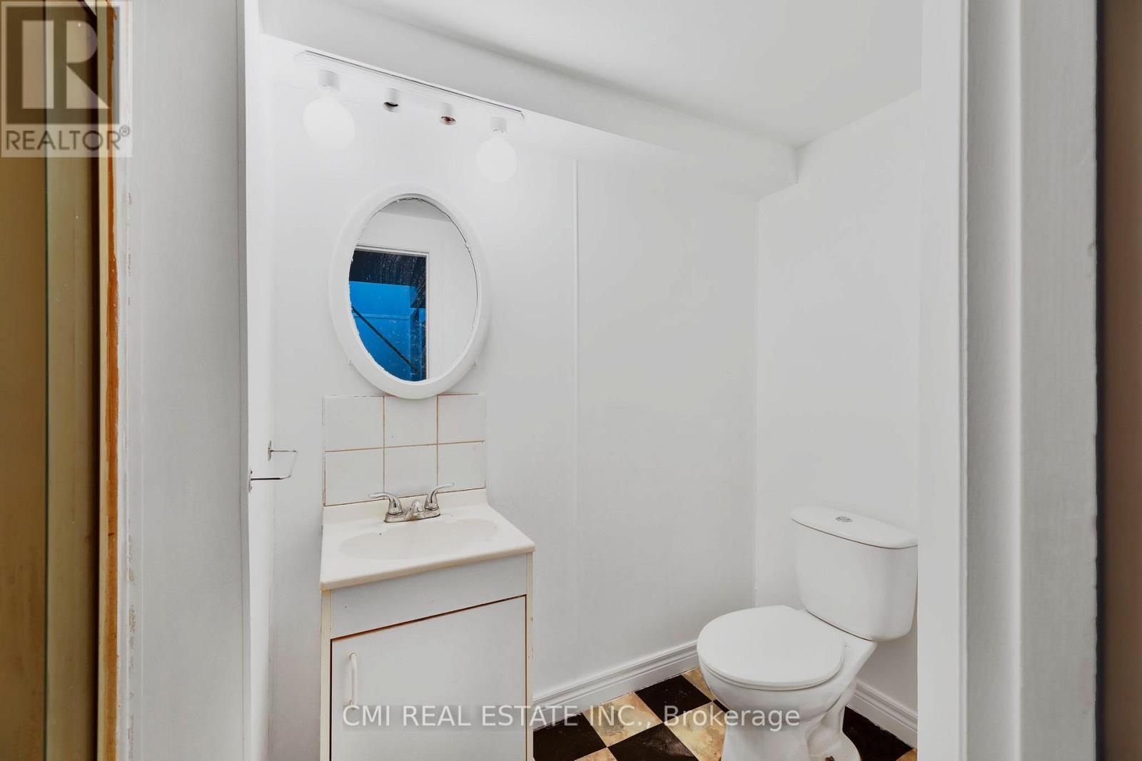 17 Maplestone Avenue, Sarnia, ON - Indoor Photo Showing Bathroom