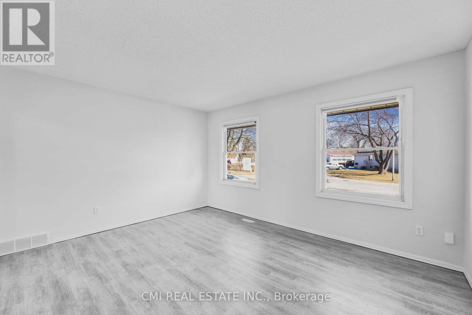 17 Maplestone Avenue, Sarnia, ON - Indoor Photo Showing Other Room