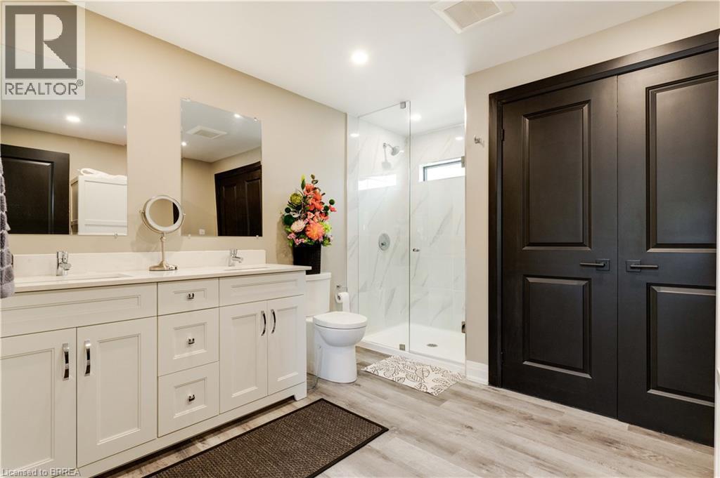 99 Fourth Concession Road Unit# 4, Burford, ON - Indoor Photo Showing Bathroom