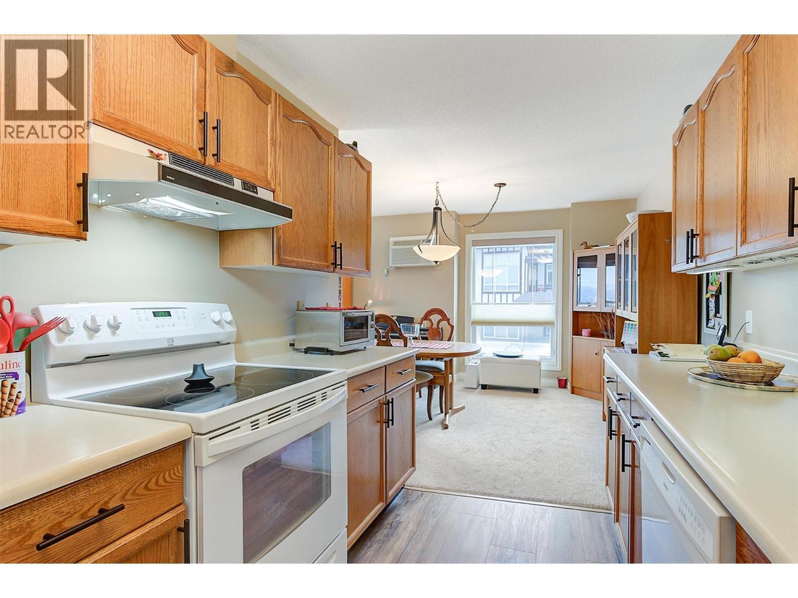 3815 Brown Road Unit# 307, West Kelowna, BC - Indoor Photo Showing Kitchen