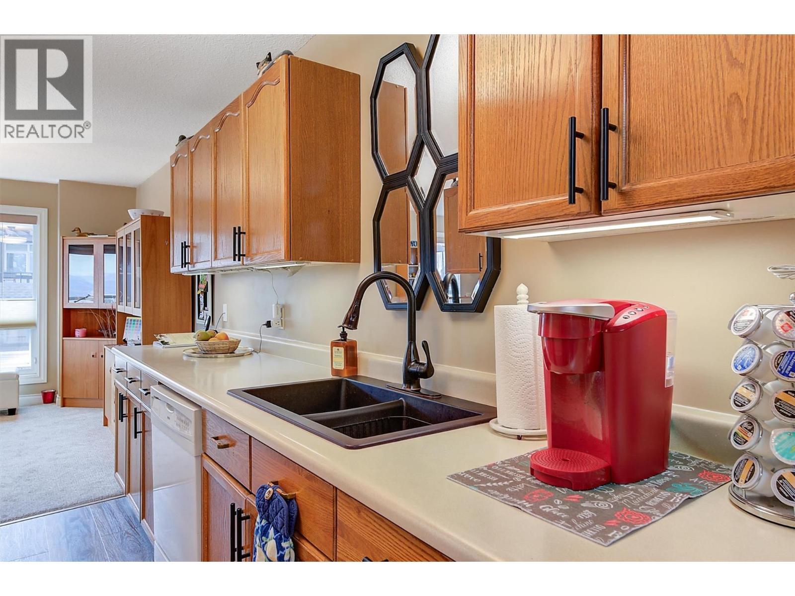 3815 Brown Road Unit# 307, West Kelowna, BC - Indoor Photo Showing Kitchen With Double Sink