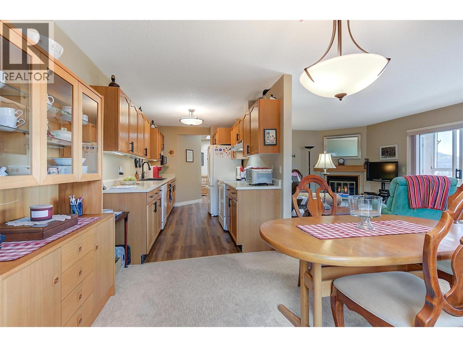 3815 Brown Road Unit# 307, West Kelowna, BC - Indoor Photo Showing Dining Room