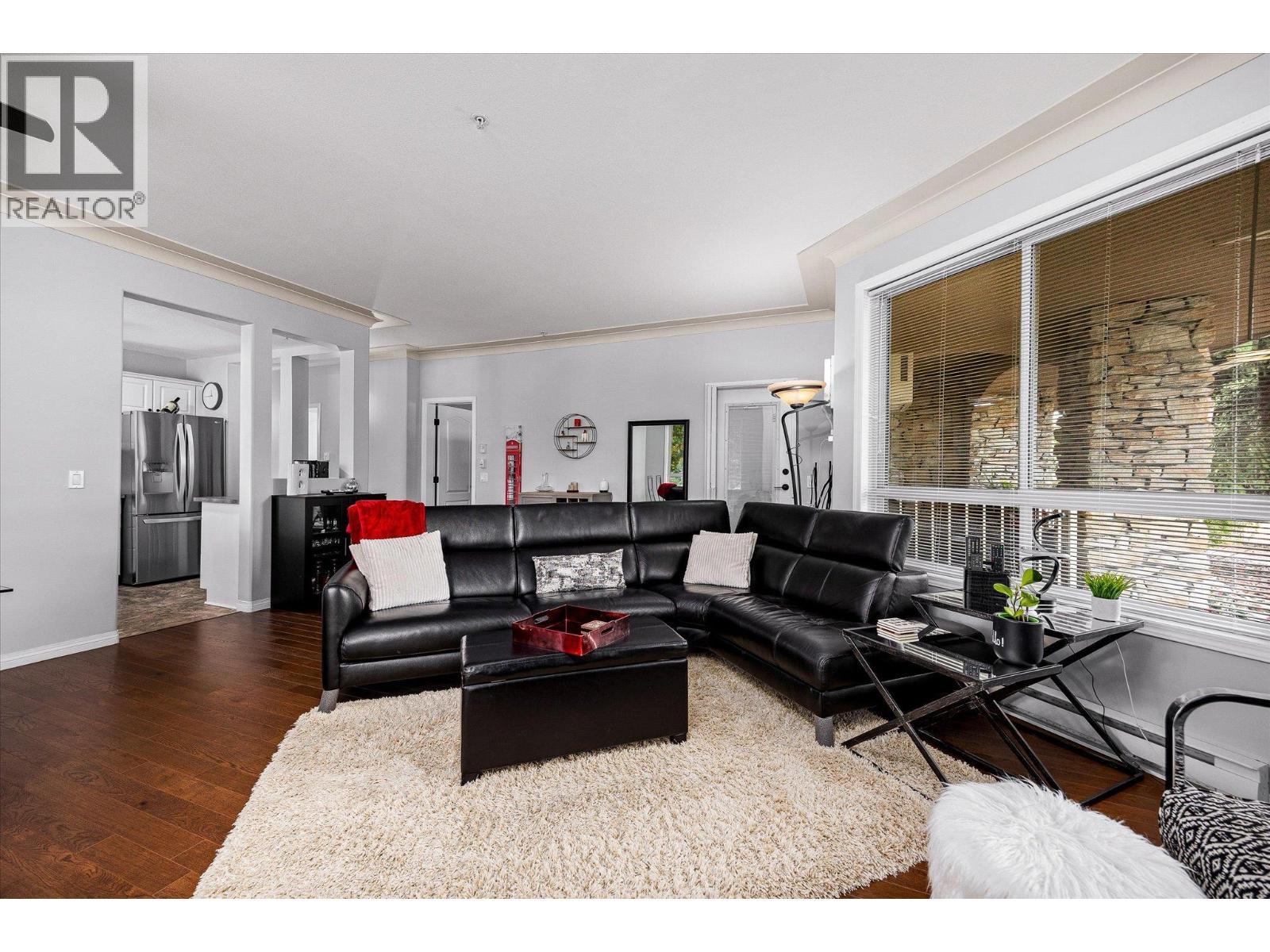 1964 Enterprise Way Unit# 115, Kelowna, BC - Indoor Photo Showing Living Room